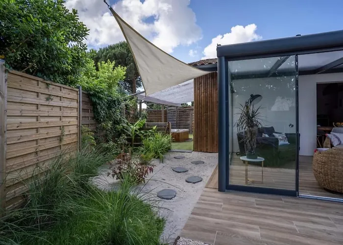 Aux Portes De L'ocean